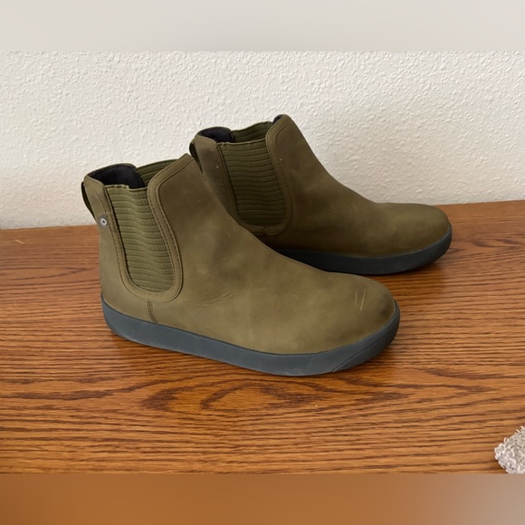 Boots.  Great waterproof leather boots. Size 9. - Picture 1 of 3